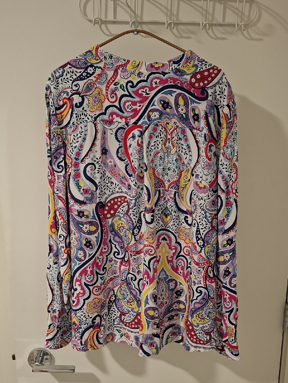 FDJ Vibrant Rainbow Paisley Viscose V-neck Blouse w/ Roll-tab Sleeves (US 14) - Picture 7 of 8